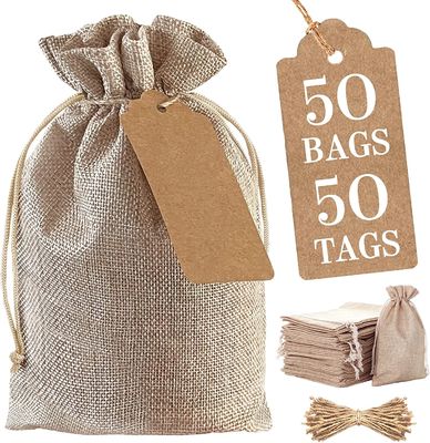 50 ট্যাগ এবং 50 ট্যাগ সহ burlap drawstring ব্যাগ 6.6x9 ইঞ্চি। সব অনুষ্ঠানের জন্য বার্ল্যাপ ব্যাগ. পুনর্ব্যবহারযোগ্য উপহার ব্যাগ